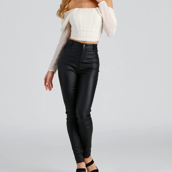 Windsor Cream Off-Shoulder Crop Top - Picture 8 of 9
